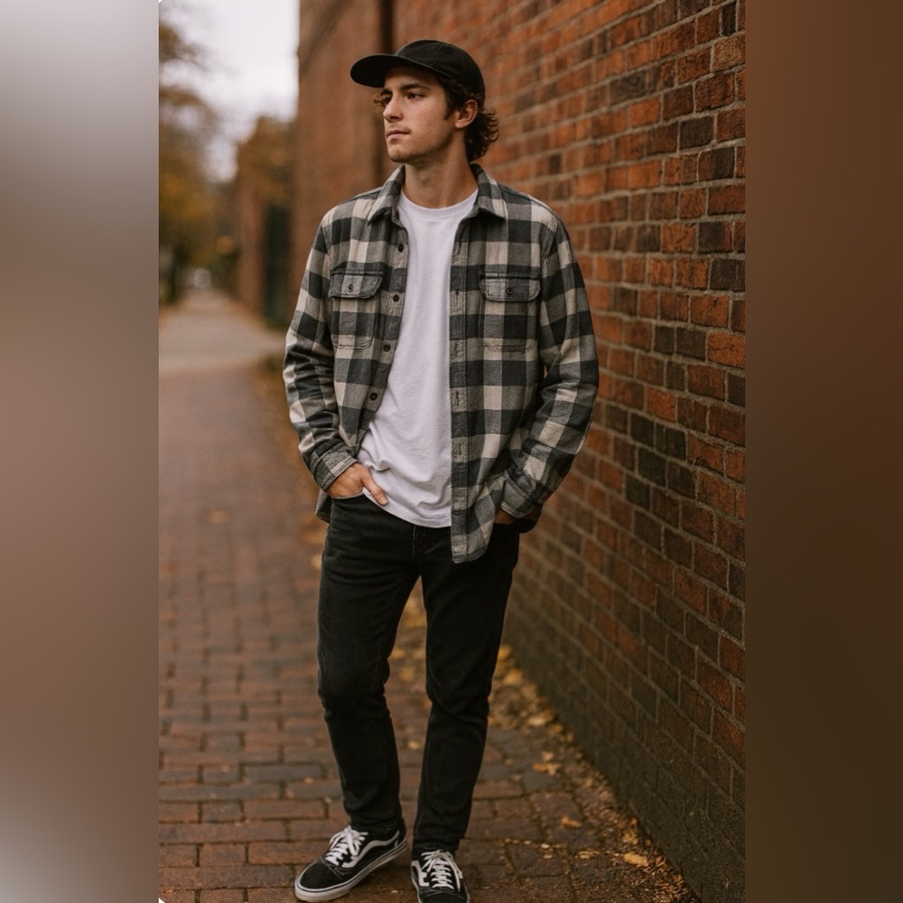 Vans Men's Flannel Shirt XL Gray Black Plaid Long Sleeve Buttons Skater
